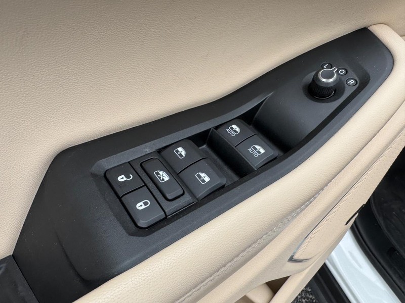 Jeep Grand Cherokee L Vehicle Image 20