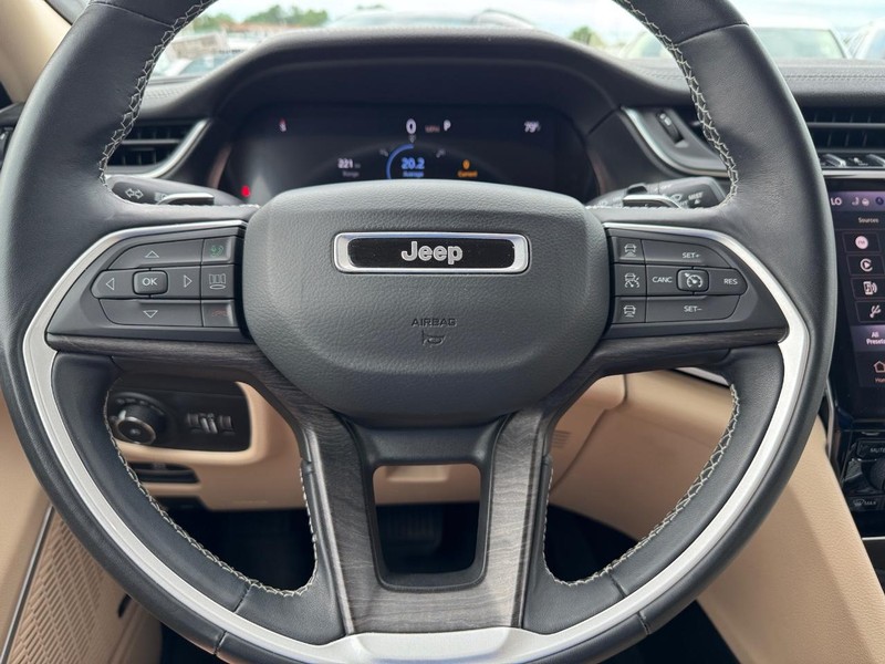 Jeep Grand Cherokee L Vehicle Image 22