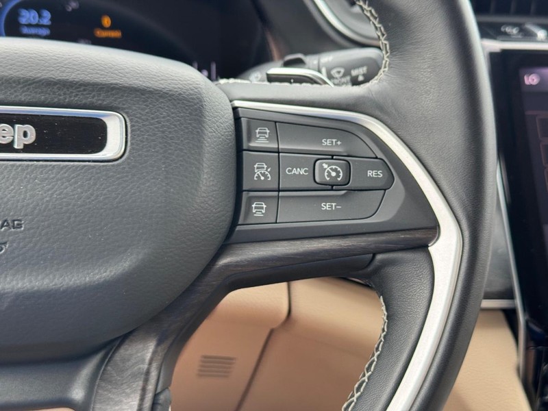 Jeep Grand Cherokee L Vehicle Image 24