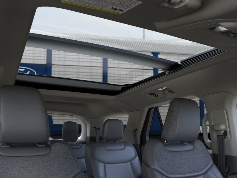 Ford Explorer Vehicle Image 24