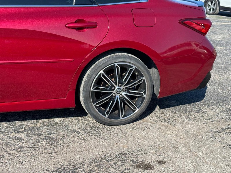 Toyota Avalon Vehicle Image 11