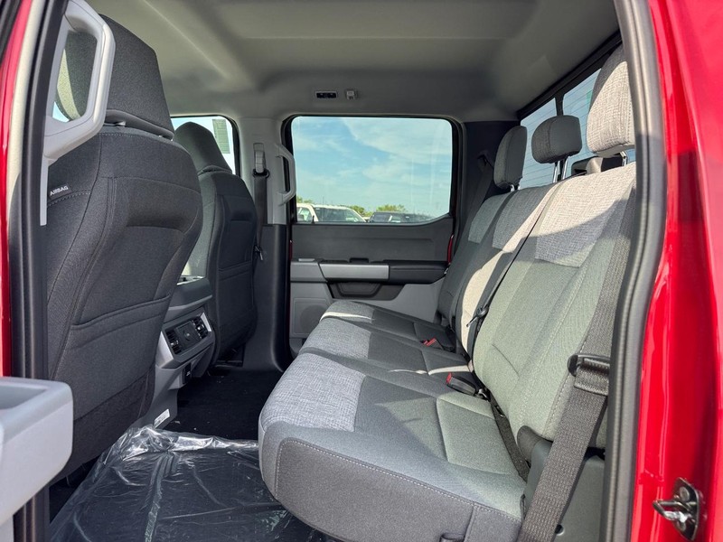 Ford Super Duty F-250 SRW Vehicle Image 12