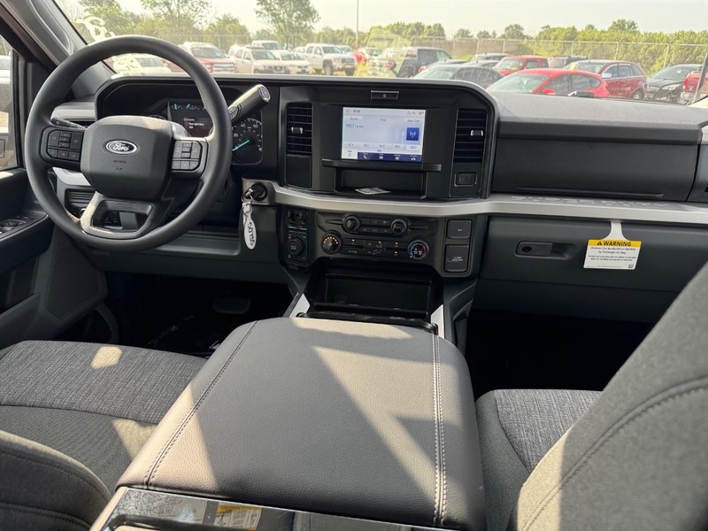 Ford Super Duty F-250 SRW Vehicle Image 14