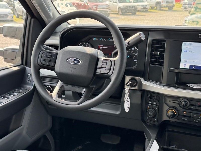 Ford Super Duty F-250 SRW Vehicle Image 15