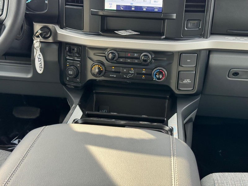 Ford Super Duty F-250 SRW Vehicle Image 17
