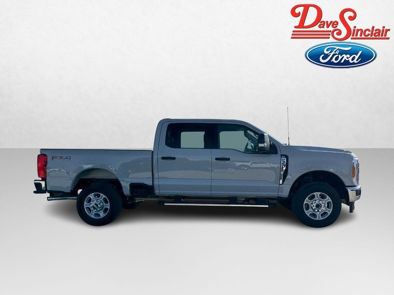 Ford Super Duty F-350 SRW Vehicle Image 05