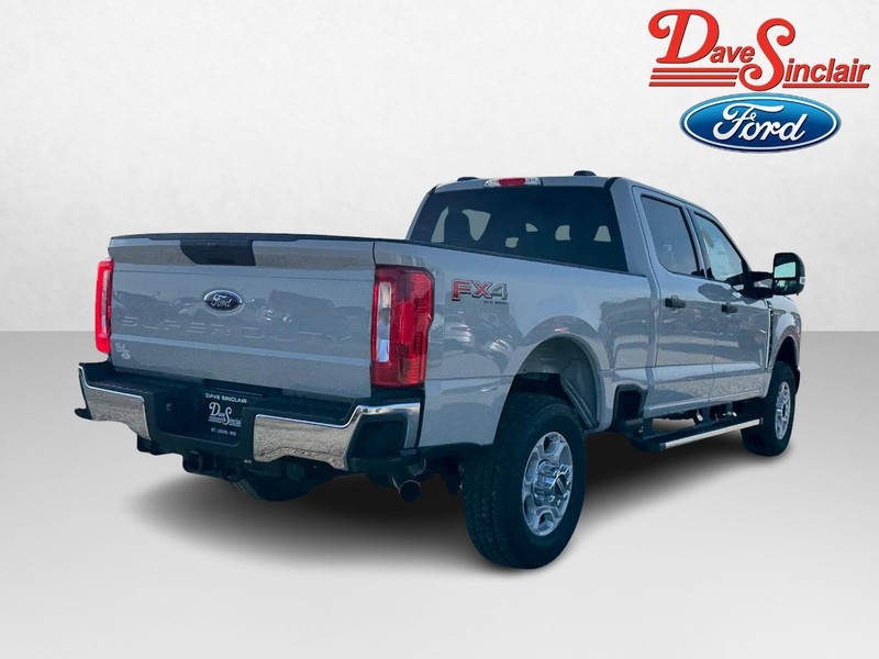 Ford Super Duty F-350 SRW Vehicle Image 07