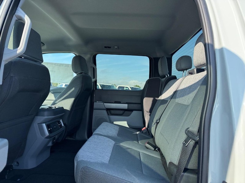 Ford Super Duty F-350 SRW Vehicle Image 12