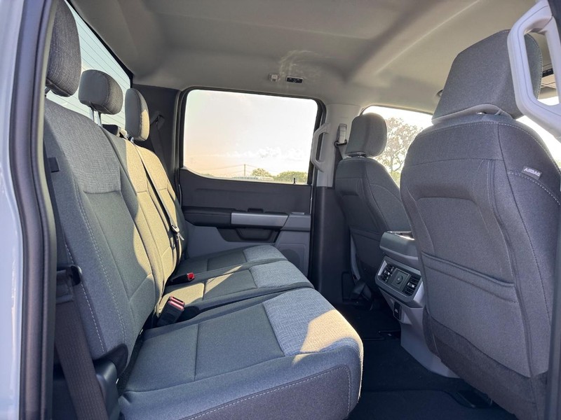 Ford Super Duty F-350 SRW Vehicle Image 13