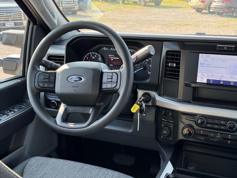 Ford Super Duty F-350 SRW Vehicle Image 15