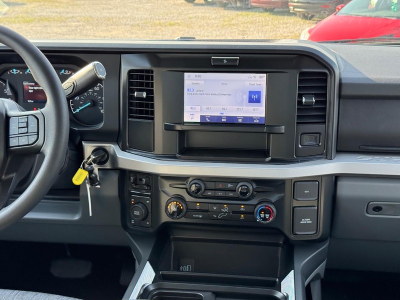 Ford Super Duty F-350 SRW Vehicle Image 16