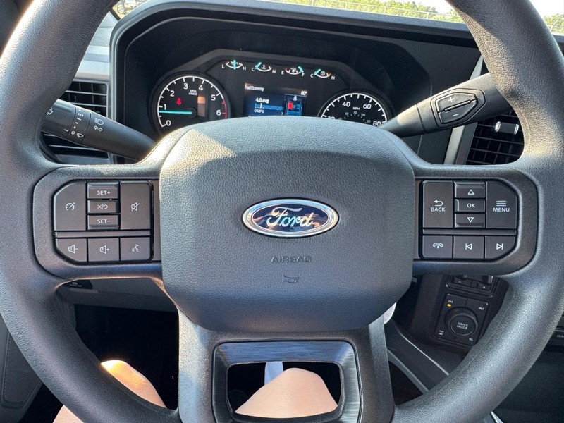Ford Super Duty F-350 SRW Vehicle Image 19