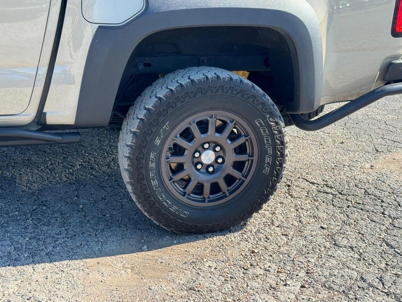 Chevrolet Colorado Vehicle Image 11