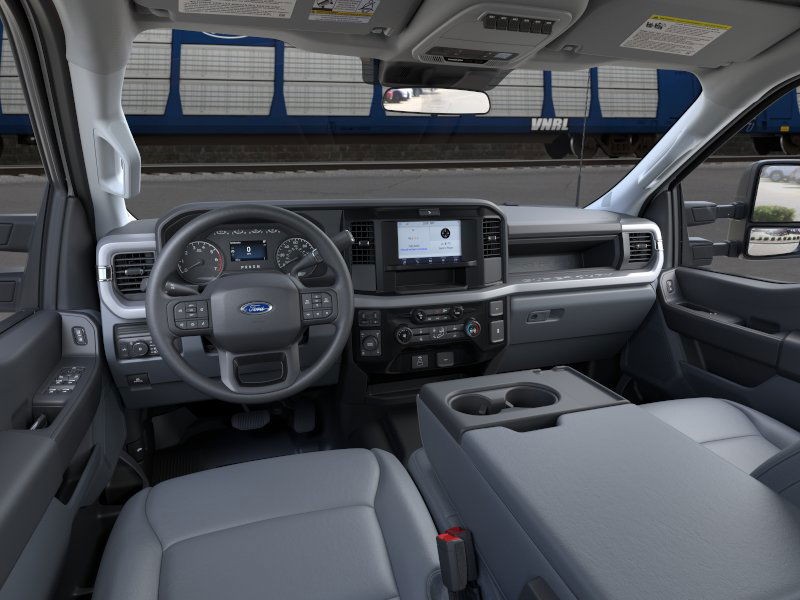 Ford Super Duty F-250 SRW Vehicle Image 11