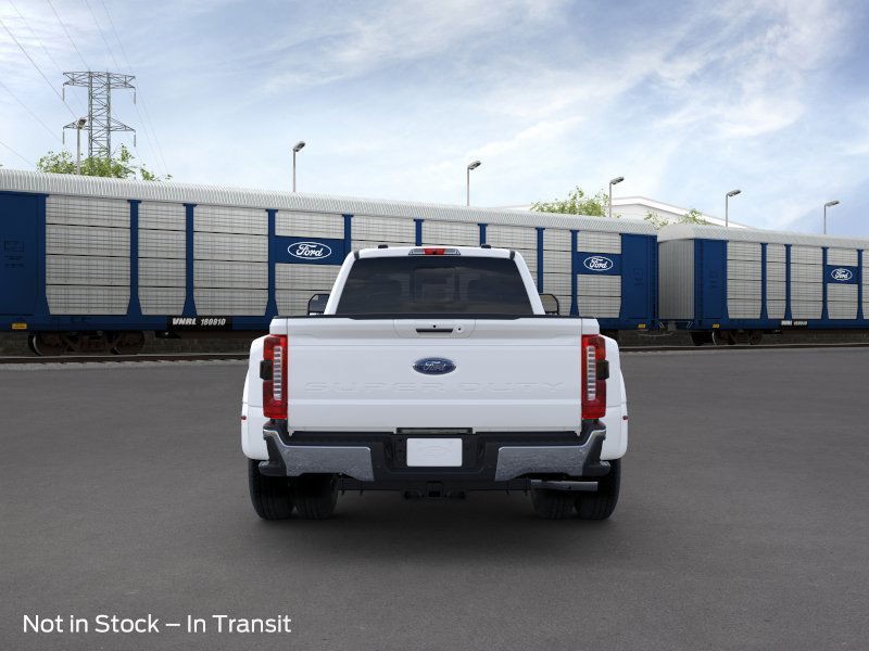 Ford Super Duty F-350 DRW Vehicle Image 07