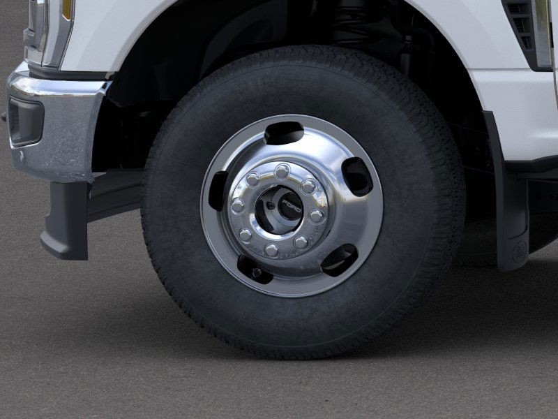 Ford Super Duty F-350 DRW Vehicle Image 21