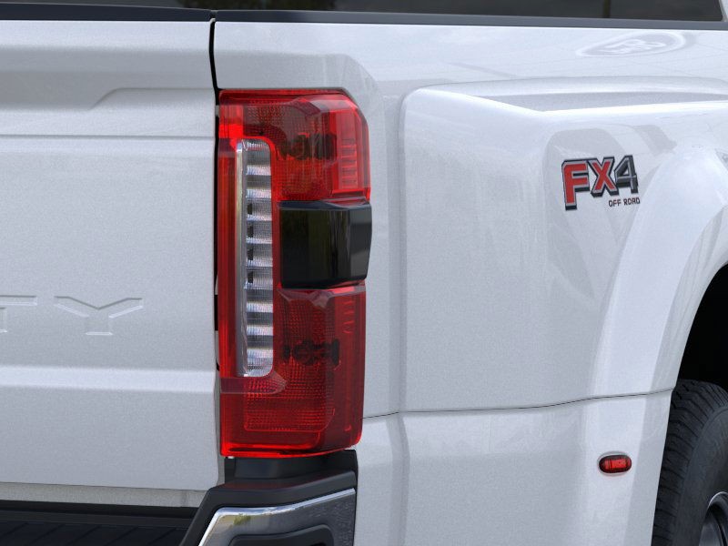 Ford Super Duty F-350 DRW Vehicle Image 23