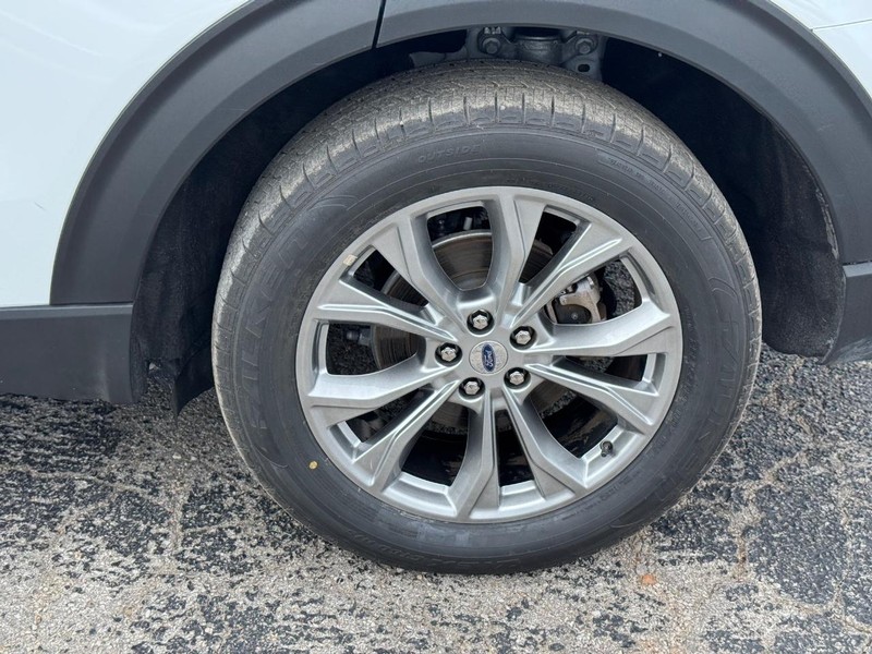 Ford Explorer Vehicle Image 11