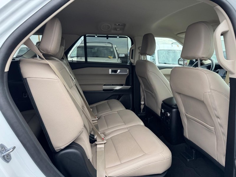 Ford Explorer Vehicle Image 15