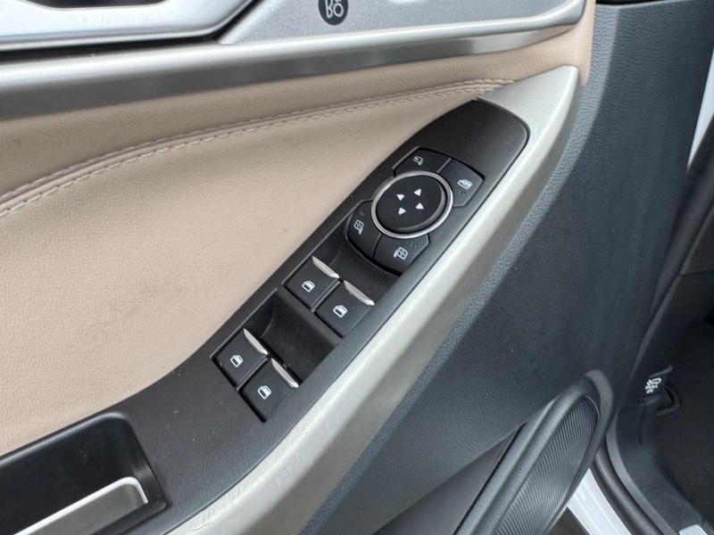 Ford Explorer Vehicle Image 20