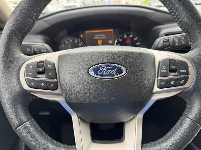 Ford Explorer Vehicle Image 21