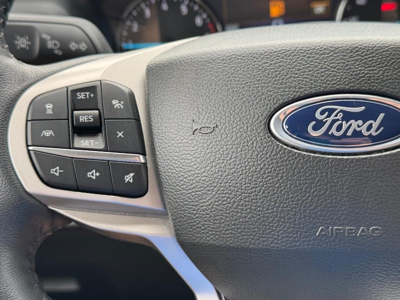 Ford Explorer Vehicle Image 22