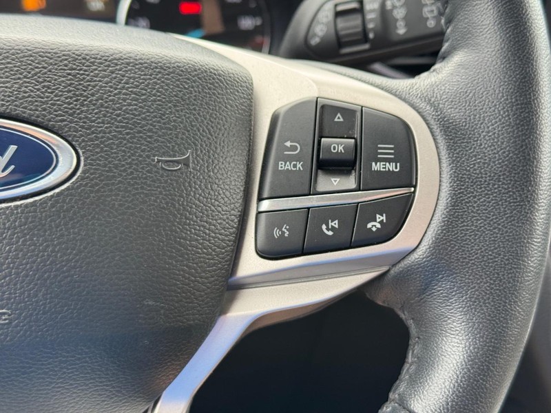 Ford Explorer Vehicle Image 23