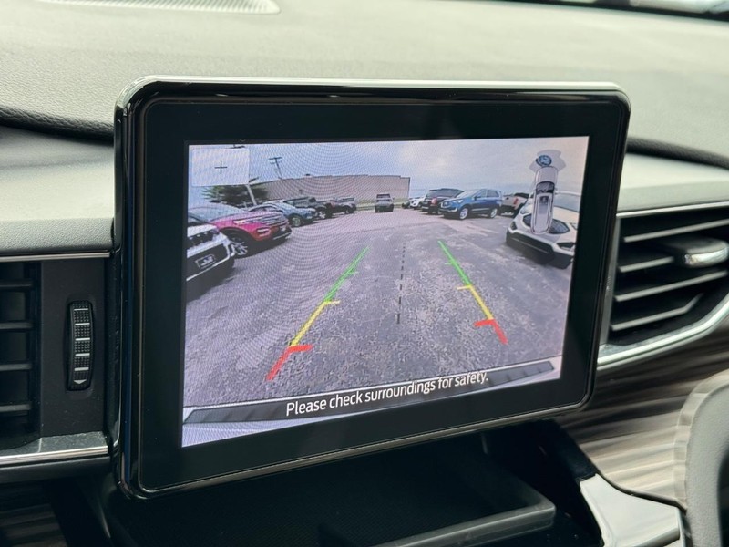 Ford Explorer Vehicle Image 26