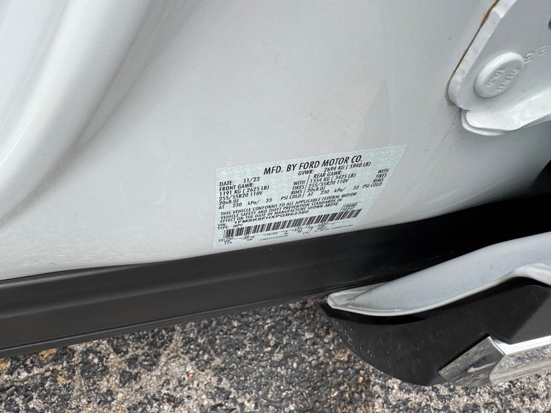 Ford Explorer Vehicle Image 28