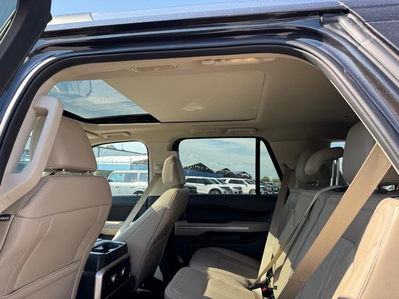Ford Expedition Vehicle Image 13