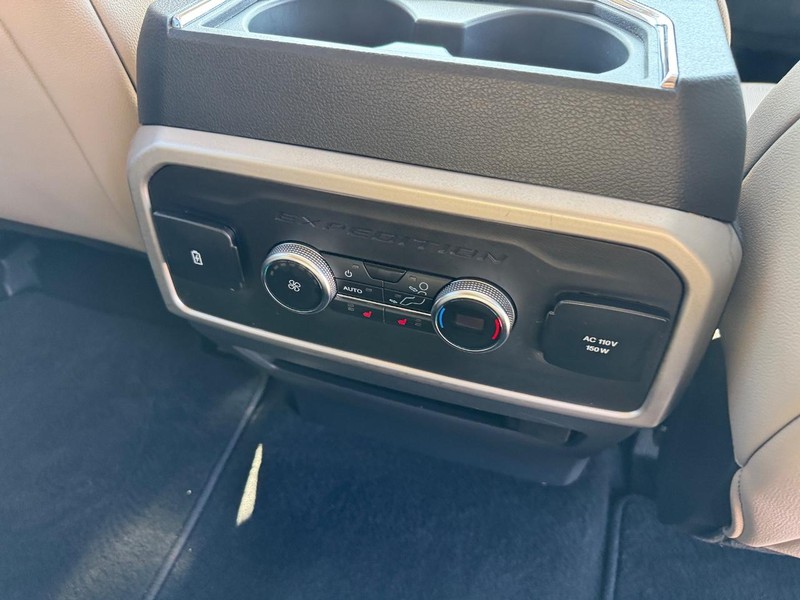Ford Expedition Vehicle Image 16