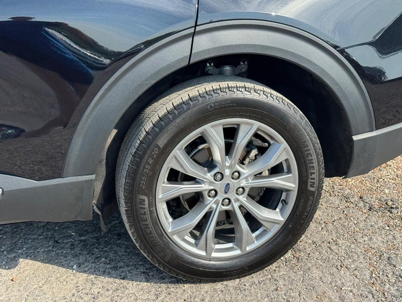 Ford Explorer Vehicle Image 11