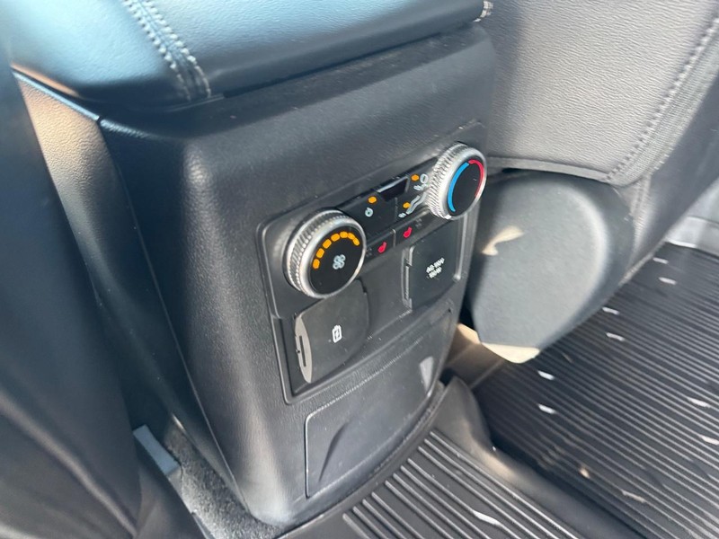 Ford Explorer Vehicle Image 13