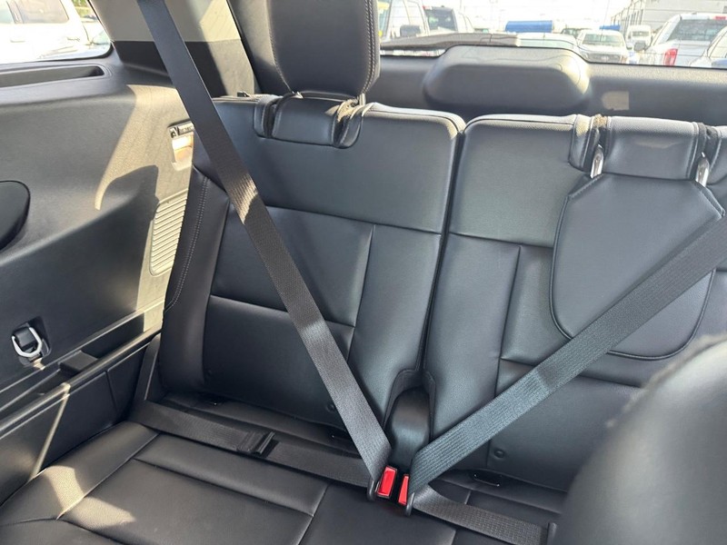 Ford Explorer Vehicle Image 14
