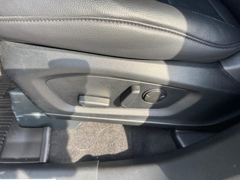 Ford Explorer Vehicle Image 19