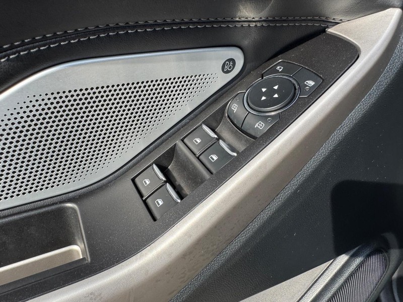 Ford Explorer Vehicle Image 20