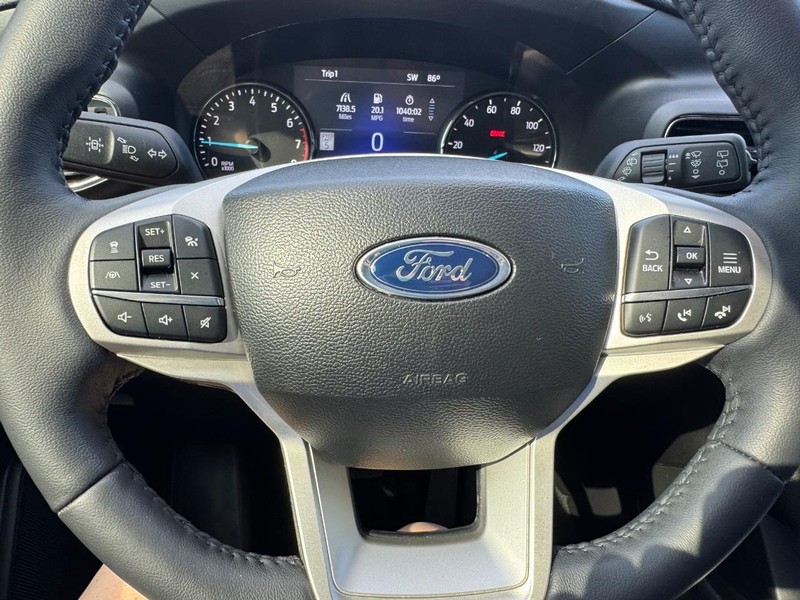Ford Explorer Vehicle Image 22