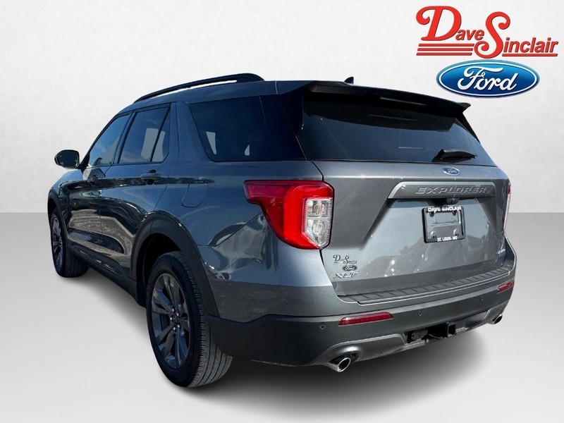 Ford Explorer Vehicle Image 09