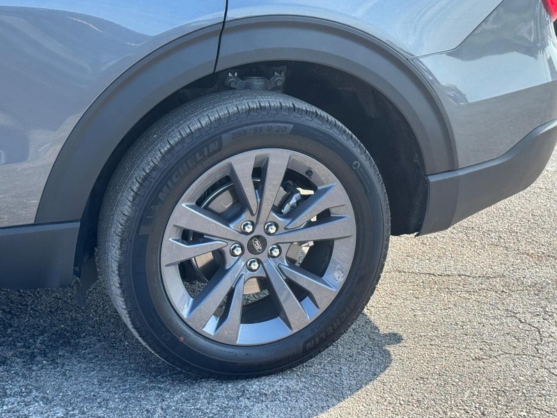 Ford Explorer Vehicle Image 11