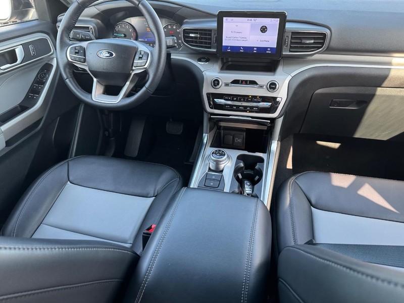Ford Explorer Vehicle Image 17