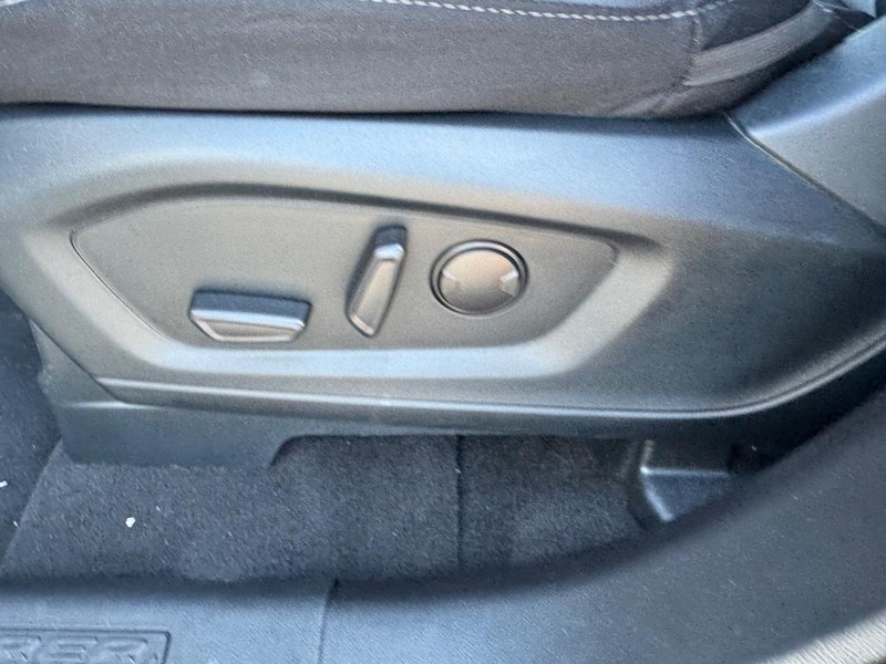 Ford Explorer Vehicle Image 19
