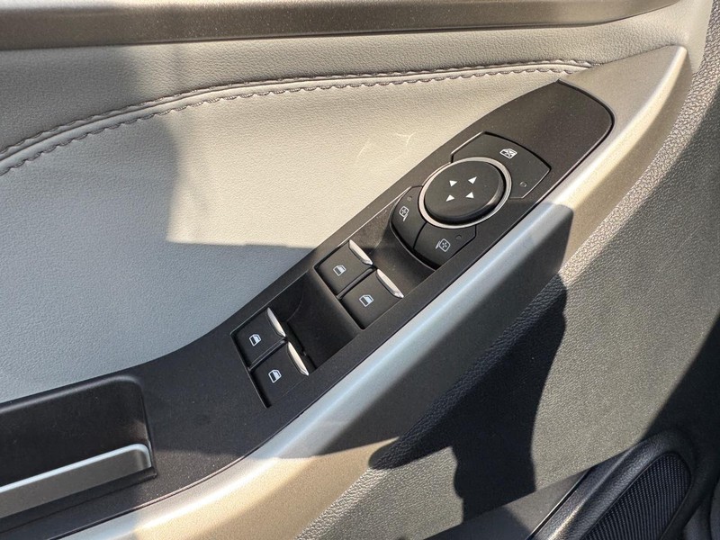 Ford Explorer Vehicle Image 20