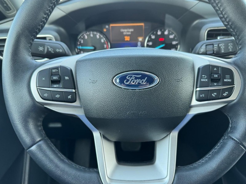 Ford Explorer Vehicle Image 21