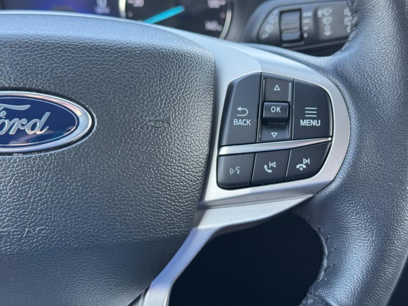 Ford Explorer Vehicle Image 23