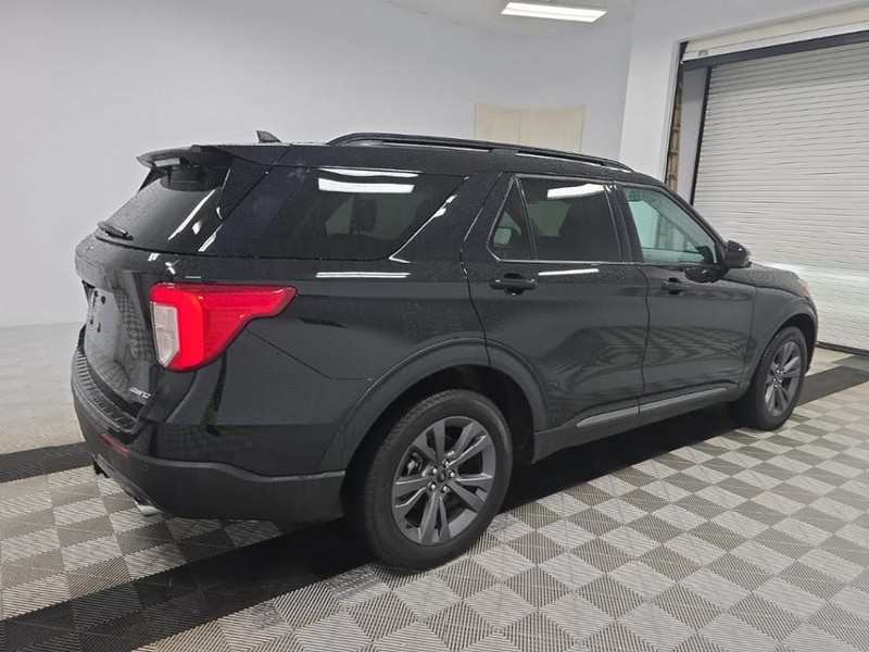 Ford Explorer Vehicle Image 02