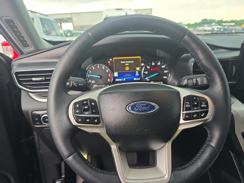 Ford Explorer Vehicle Image 05