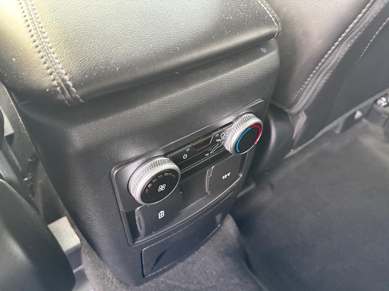 Ford Explorer Vehicle Image 13