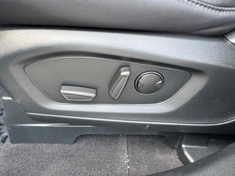 Ford Explorer Vehicle Image 18