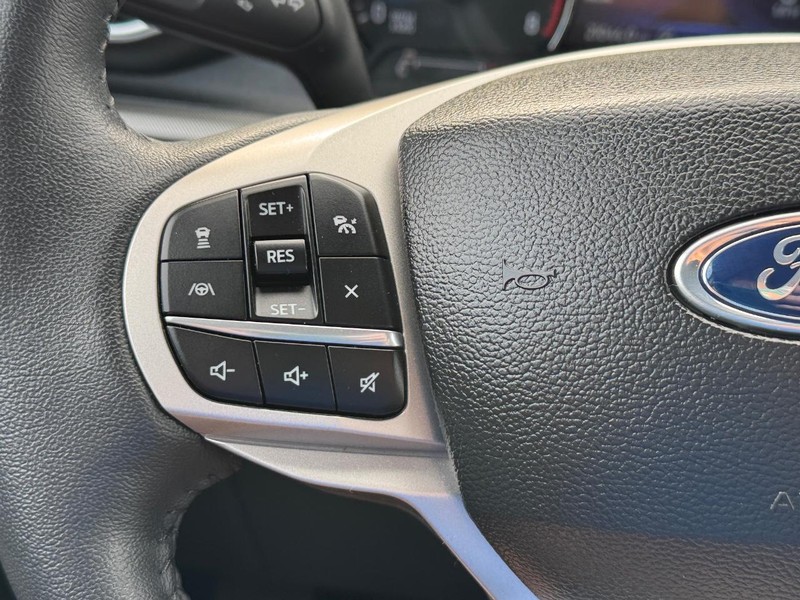 Ford Explorer Vehicle Image 21