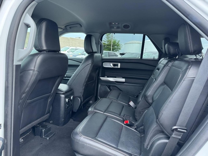 Ford Explorer Vehicle Image 12